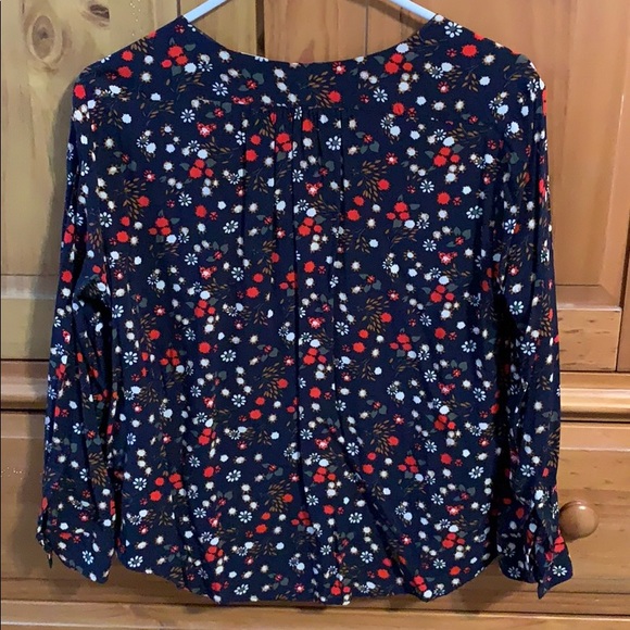 Levi’s button down long sleeve shirt - Picture 2 of 5